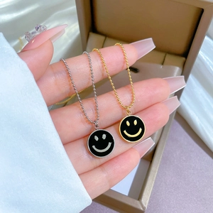 Minimalistische Smiley-Halsketten aus Titanstahl in Gold und Silber Kugelketten