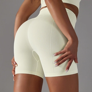 Dettaglio ravvicinato degli shorts da yoga fitness a vita alta senza cuciture