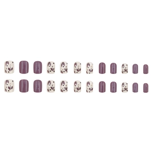 Faux ongles carrés courts en violet mat et crème avec de délicats motifs floraux
