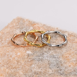 Stapelbare Edelstahlringe im Bambus-Design in Gold, Roségold und Silberglanz