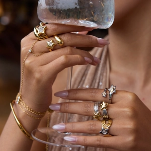 Star-themed titanium steel rings and bracelets set in gold and silver finish with zircons