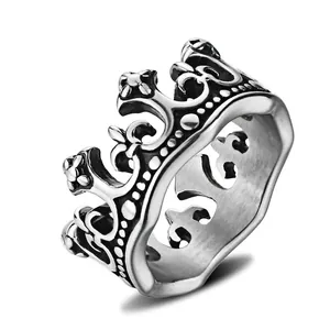 Vintage Gothic crown ring in stainless steel with oxidized silver finish and fleur-de-lis details