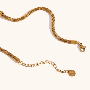 Detail of 18K gold-plated stainless steel mesh chain with lobster clasp and extender