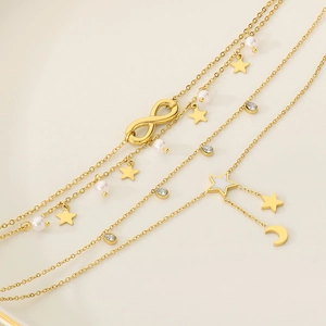 Bracelet de cheville multicouche en acier doré avec breloques soleil, lune, étoiles et perles