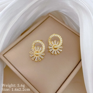 Macro view of flower stud earrings with zircon inlay, size 1.6x2.2cm and weight 5.6g