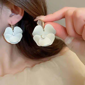 Minimalist matte pansy flower earrings with gold hooks and white petals for women