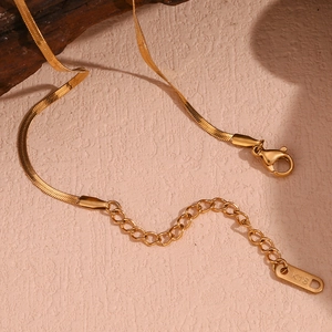 Macro detail of 18K gold-plated stainless steel snake chain with lobster clasp and K18 stamp