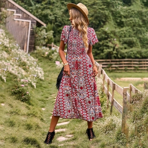 Robe longue bohème rouge à imprimé ethnique pour femmes avec taille haute et manches courtes