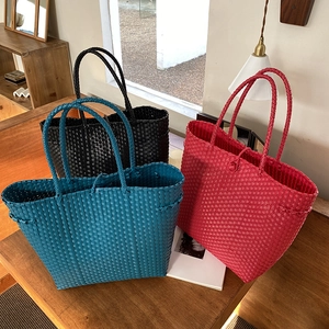 Gewebte Tragetasche Aus PVC Grosse Kapazität Schultertasche Für Sommer Strand Urlaub Lässiger Minimalistischer Damenbeutel
