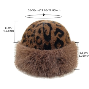 Cappello invernale da donna con stampa leopardata, bordo in ecopelliccia calda e copriorecchie