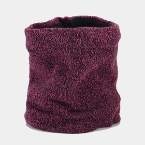 Scaldacollo invernale in maglia foderato in pile bordeaux e nero per calore termico