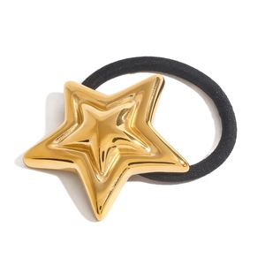 Minimalistisches Edelstahl-Haargummi mit goldenem Stern und schwarzem Gummiband auf Weiß
