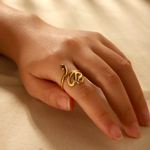 Bague ouverte en forme de serpent en acier inoxydable doré au style minimaliste élégant