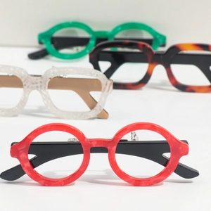 Fashionable acetate eyeglasses brooches in colorful marble and tortoiseshell patterns