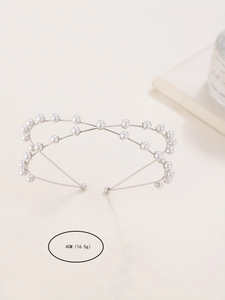 Detail of silver double-row pearl headband showing 4cm width and 16.5g weight