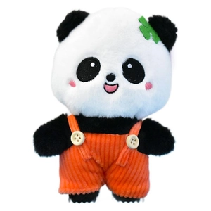 Schattige panda pluche sleutelhanger met oranje tuinbroek en groene klaver haaraccessoire