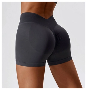 Détail du short de yoga sans couture taille haute avec effet push-up pour femmes