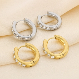 U-shaped stainless steel earrings with sparkling rhinestones in gold and silver finish