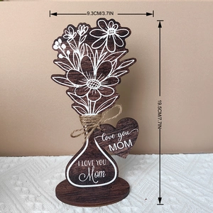Detail view of Mom wooden bouquet decoration with dimensions 3.7 by 7.7 inches