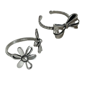 Vintage silver hollow flower and bow open rings with a minimalist polished metal finish