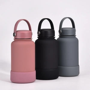 Detailed view of 650ml stainless steel bottles with silicone sleeves in pink, black and grey