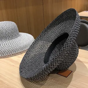 Chapeau de soleil tressé à large bord avec fil brillant pour plage et protection