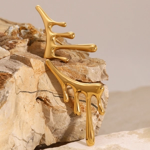 Schicke 18k vergoldete Edelstahlohrringe mit unregelmäßigem Flüssig-Lava-Tropfendesign