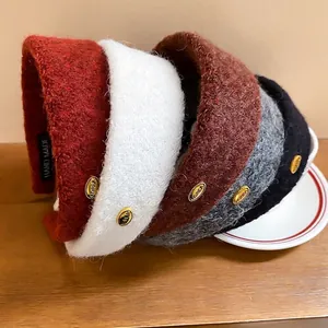 Serre-tête épais en velours cinq couleurs hivernales avec décor en métal doré ovale