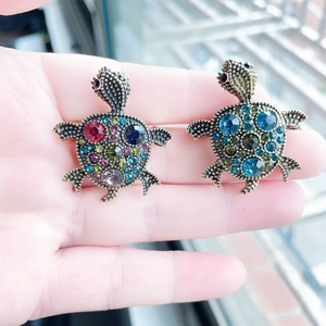 Vintage Exquisite Alloy Rhinestone Turtle Brooch For Women Cute Animal Sea Turtle Lapel Pin Fashion Jewelry Banquet Accessory
