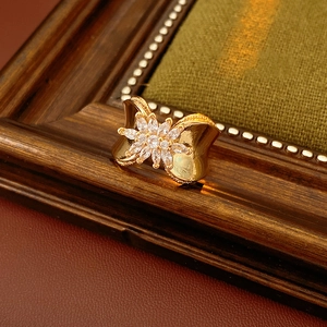 Macro view of 18K gold plated ring featuring zircon crystals in flower design