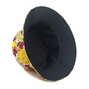 Chapeau bob réversible jaune avec motifs canards de dessin animé et doublure noire