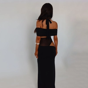 Sexy schwarzes schulterfreies figurbetontes Kleid mit Rückenausschnitt und Schnürung