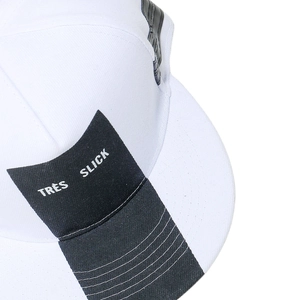 White Tres Slick hip-hop baseball cap featuring black contrast print and contrast stitching