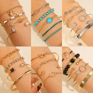 Chique goud- en zilveren armbandenset met hart-, ster- en sleutelhangers