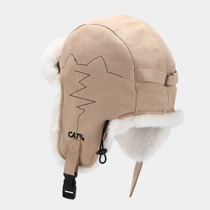 Chapeau de trappeur beige en daim avec broderie chat et doublure polaire chaude