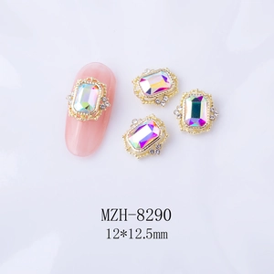 Goldener Vintage Nagelkunst-Schmuck mit bunten Achtecksteinen und Strass-Einfassung