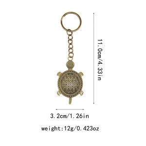 Detail showing dimensions of vintage turtle keychain: 11cm length and 12g weight