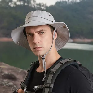 Chapeau de soleil homme à large bord gris clair avec œillets et cordon ajustable