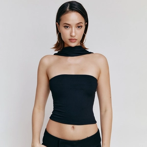 Sexy zwarte satijnen strapless top met bijpassend neklint voor dames mode stijl