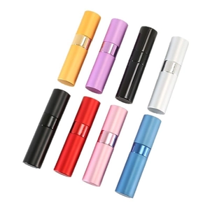Set di 8 flaconi spray per profumo da 8ml ricaricabili rotanti con interno in vetro su bianco