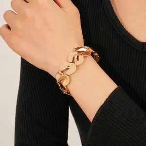 Fashionable gold S-shaped link bracelet for women with minimalist metallic texture