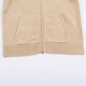 Oatmeal Strick-Kapuzenjacke mit Reißverschluss, Fronttaschen und feinem Rippsaum-Finish