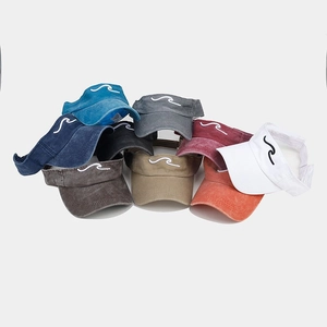 Sélection de couleurs de visières en coton délavé avec motifs de vagues brodés