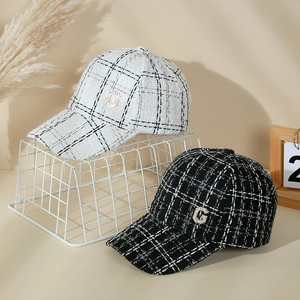 Casquettes de baseball en tweed avec logo G en strass en styles noir et blanc