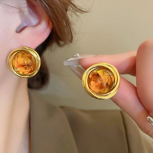 Maillard style amber resin round stud earrings with golden spiral metal textured border