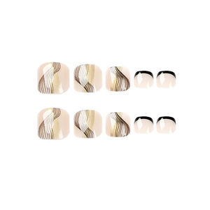 Faux ongles d'orteils brillants, base beige avec lignes dorées et bordure noire