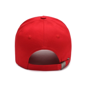 Klassische rote Baseballkappe mit 5-Panel-Struktur und verstellbarer Metallschnalle