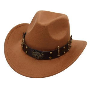 Chapeau de cowboy marron en feutre avec bande cloutée et insigne métallique d'aigle