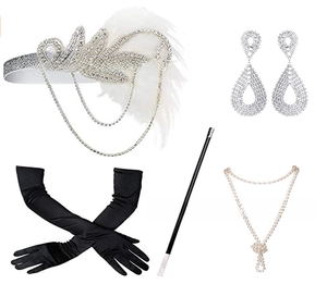 Détail ensemble Gatsby 1920 avec bandeau à plumes, collier de perles et gants longs