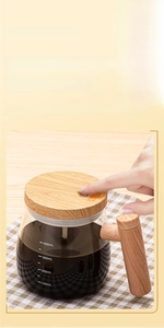 Detail of 400ml electric self-stirring glass cup with wood-grain lid and side handle